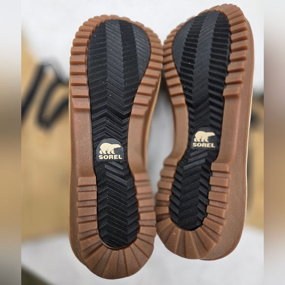 Sorel Tan and Black Lace-Up Boots Women Size 8.5, - Picture 2 of 3